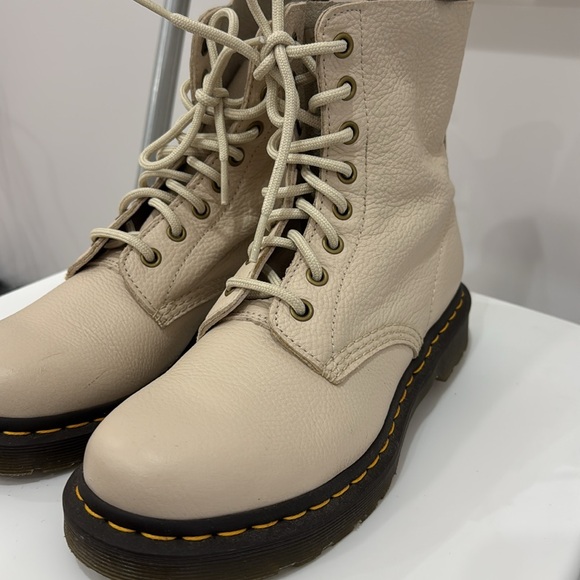 Dr.Marten 1460 smooth leather boots - Picture 2 of 6